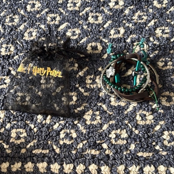 Harry Potter Slytherin House beaded stacked bracelet set - Picture 2 of 5